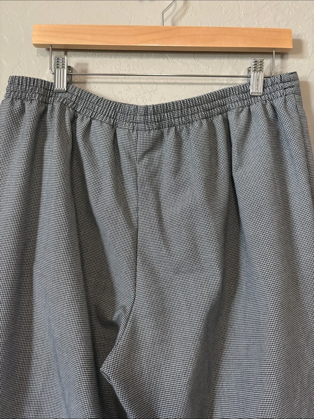 Women's Grey Houndstooth Tailored Straight-Leg Trousers - Picture 5 of 7